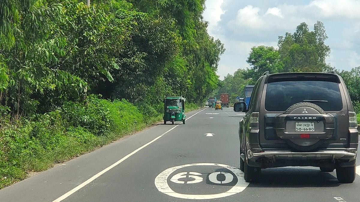 পাঁচ ঘণ্টার ‘জার্নি বাই মাইক্রোবাস’
