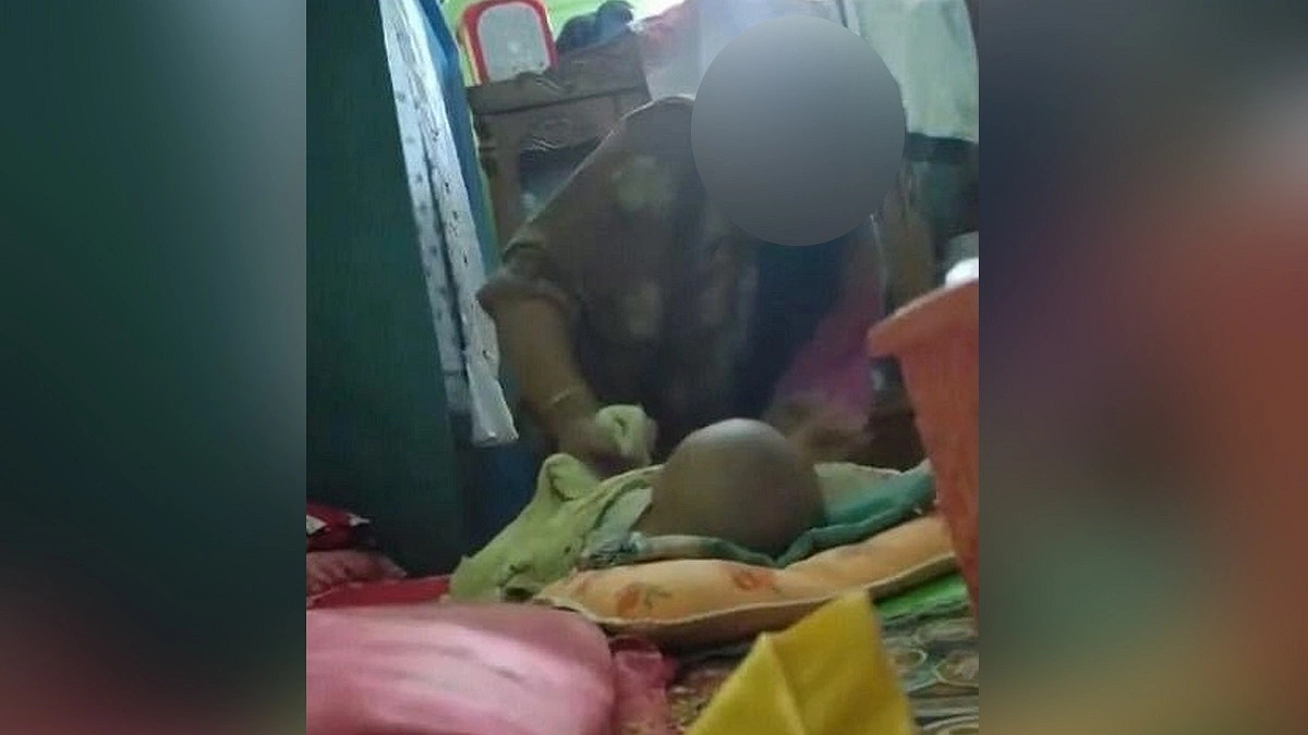 দুই মাসের শিশুর পা মুচড়ে দিলেন চাচি, গোপন ক্যামেরায় ধরা