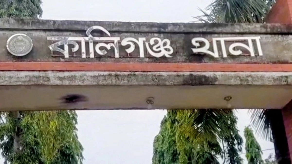 থানার ভবন ভাঙার সময় ককটেল বিস্ফোরণ, দুই শ্রমিক আহত