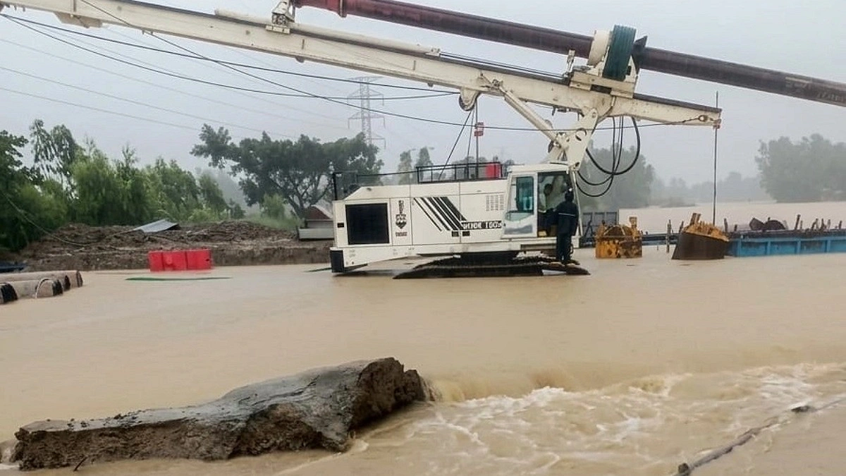 ছড়াখালে ঠিকাদারের অপরিকল্পিত বাঁধ, পানিবন্দি ৭০০ পরিবার