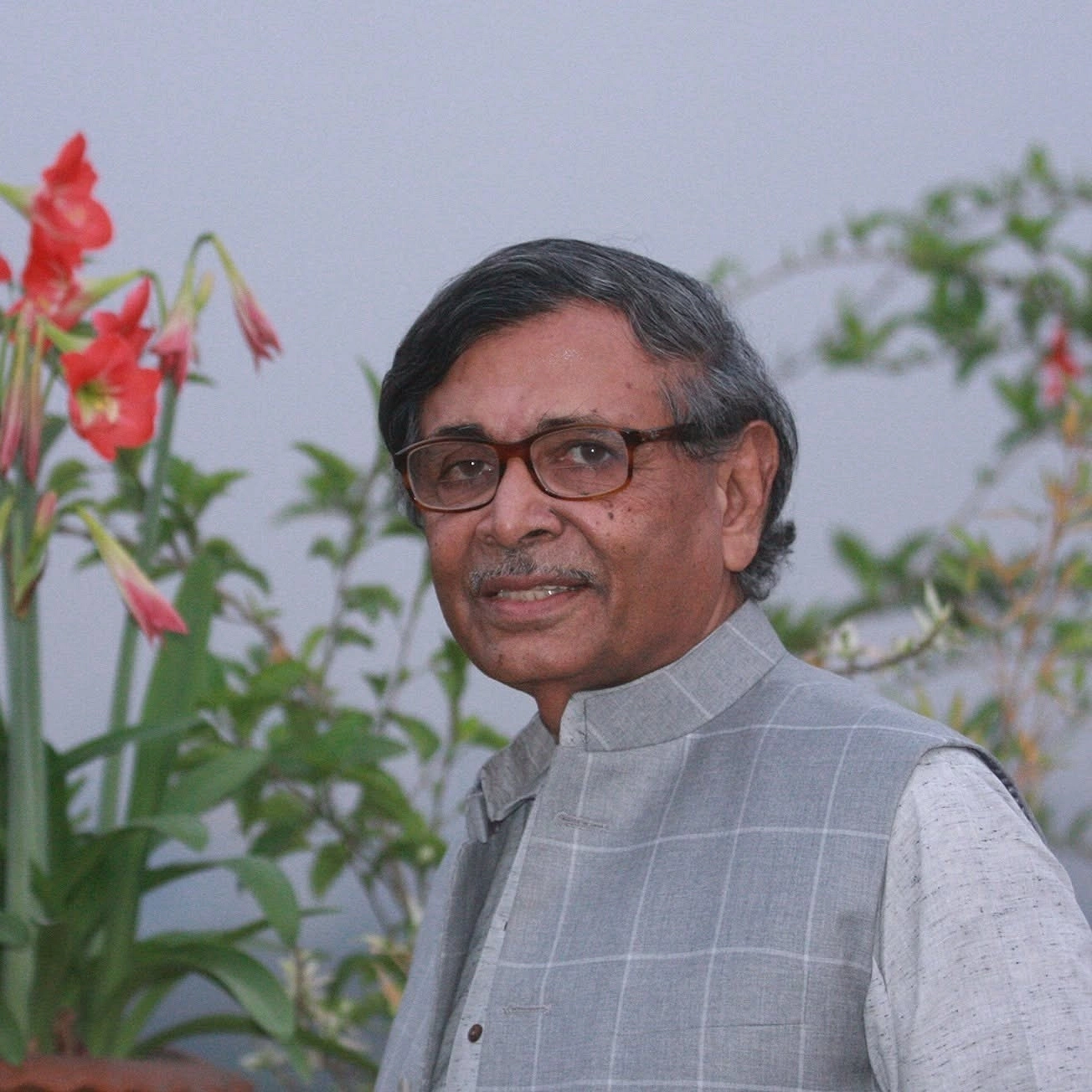 বিশ্বসাহিত্য কেন্দ্রের ছাদে আবদুল্লাহ আবু সায়ীদ