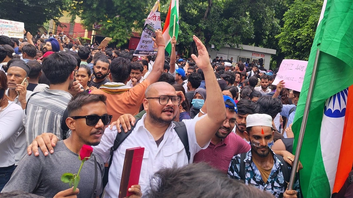 নিট কেলেঙ্কারি : আত্মহত্যা, বিক্ষোভ, অতঃপর মন্ত্রীর পদত্যাগ