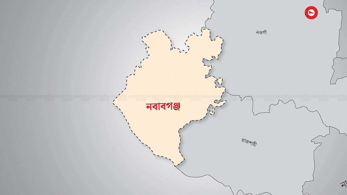 ভাঙা সড়কে ঝুঁকিপূর্ণ নিত্যযাত্রা