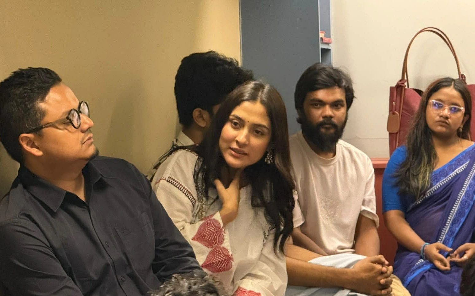 ‘পায়ের তলায় মাটি নাই’ সিনেমার বিশেষ প্রদর্শনীতে মেহজাবীন চৌধুরী । ছবি: অ্যাডফা
